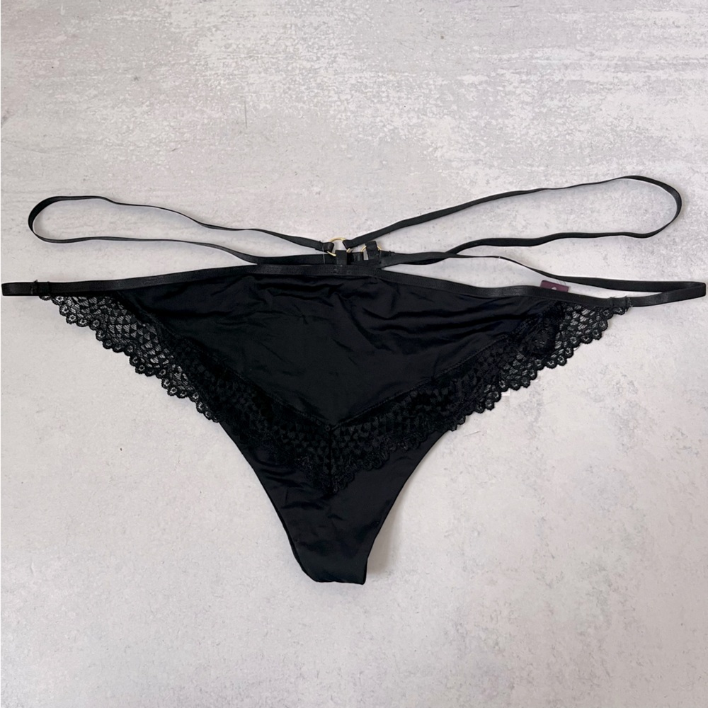Adore Me T-Strap Thong Black 2X
